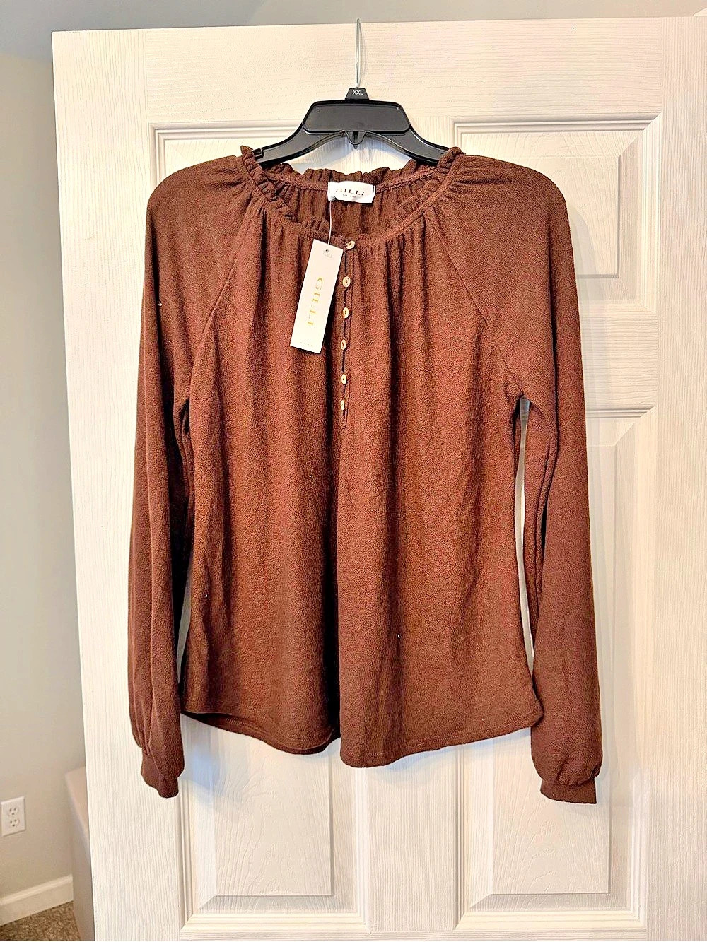 Gilli Gilli Button Front Blouse in Brown Size Medium NWT